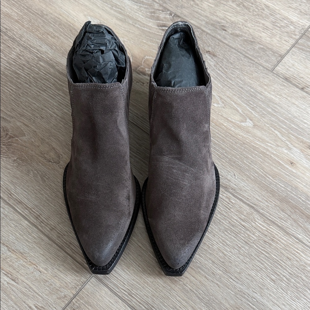 NWOB To Boot Stylish Gray Suede Ankle Boots